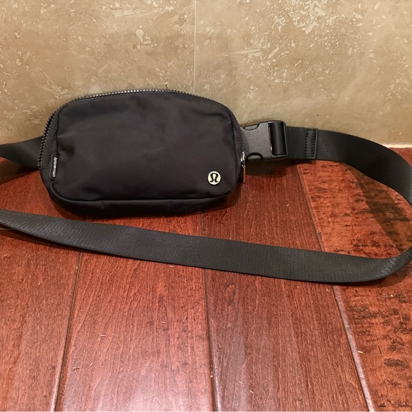 lululemon athletica Black Belt Bag for women - Picture 2 of 5